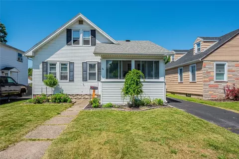 74 Eglantine Rd, Greece, NY 14616