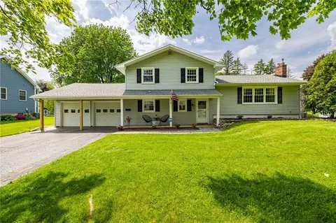 33 Meadow Dr, Webster, NY 14580