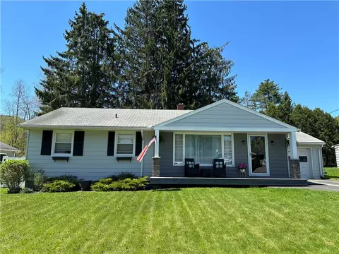 18 Dennis Ln, Bradford, PA 16701