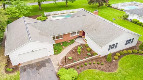 59 N Country Club Dr, Rochester, NY 14618