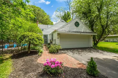 26 Blossom Ln, Perinton, NY 14450