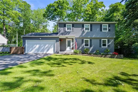 982 Whitlock Rd, Irondequoit, NY 14609