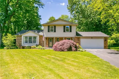 19 Old Ivy Cir, Chili, NY 14624