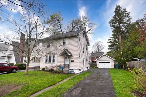 24 Dunsmere Dr, Rochester, NY 14615