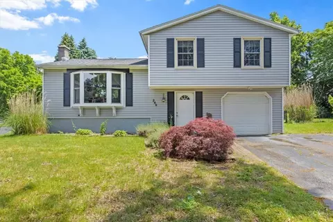 246 Hilltop Ln, Ogden, NY 14559