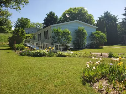 139 Terri Ln, Bloomfield, NY 14469
