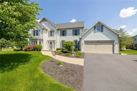 20 Chippenham Dr, Penfield, NY 14526