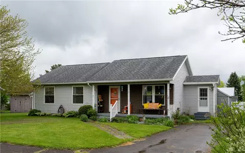 6 Hillside Dr, Wayland, NY 14572