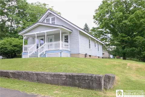 11 Faber St, Ellicott, NY 14701