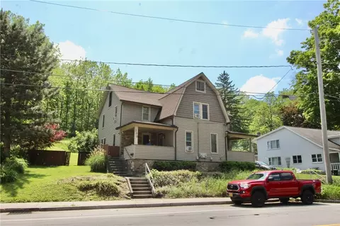 98 E 100 E Church St, Perinton, NY 14450