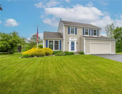 3220 Holly Cres, Macedon, NY 14502