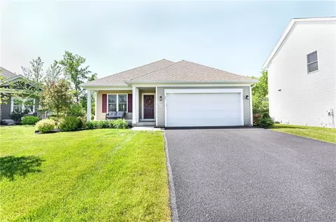 71 Willowford Dr, Henrietta, NY 14467
