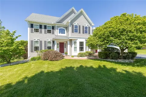 24 Hedge Wood Ln, Pittsford, NY 14534