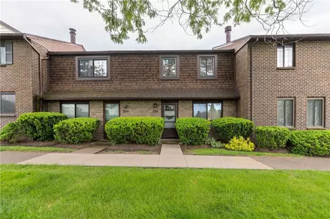520 Surrey Hl, Rochester, NY 14623
