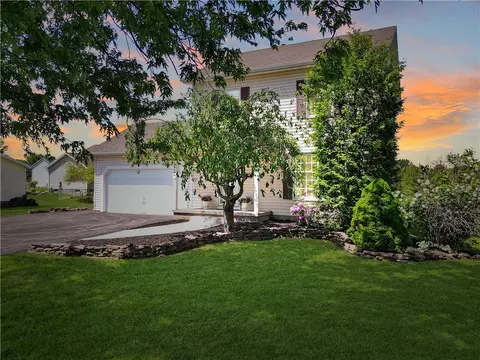210 Donielle Cir, Brockport, NY 14420