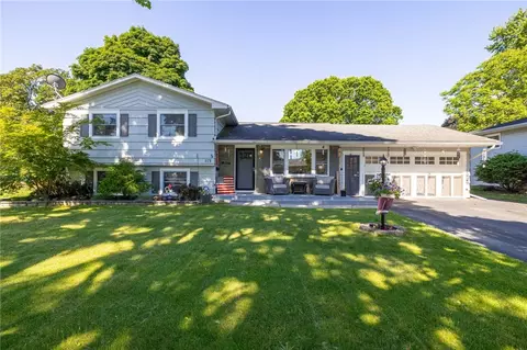 113 Lida Ln, Greece, NY 14616