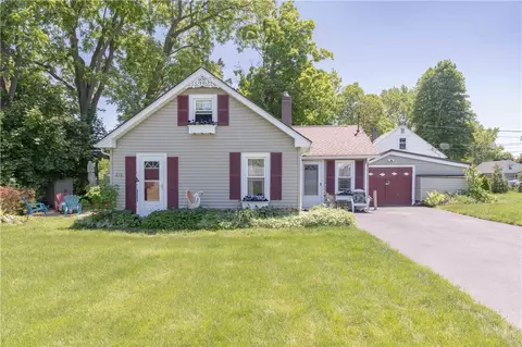 216 Crossfield Rd, Rochester, NY 14609