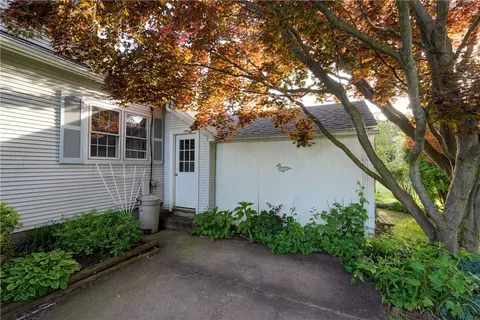 174 Dierdre Dr, Irondequoit, NY 14617 photo 37