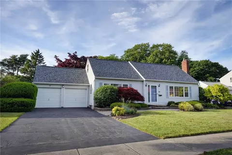 174 Dierdre Dr, Irondequoit, NY 14617