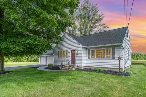 1372 Penfield Center Rd, Penfield, NY 14526