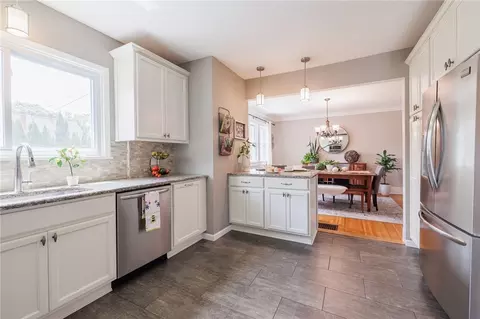 91 Hurstbourne Rd, Irondequoit, NY 14609 photo 9