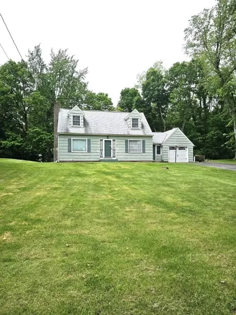 2 Locust Hill Dr, Lyons, NY 14489
