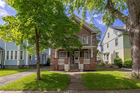 77 Roslyn St, Rochester, NY 14619