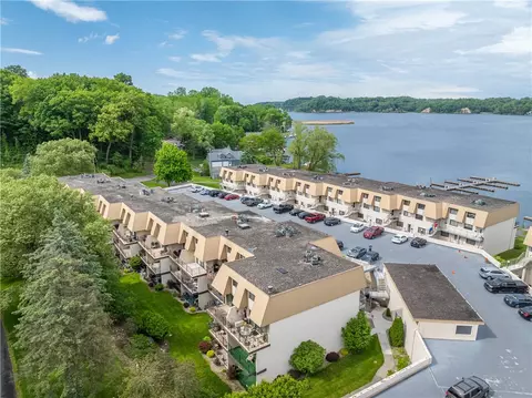 153 Bay Village Dr, Irondequoit, NY 14609