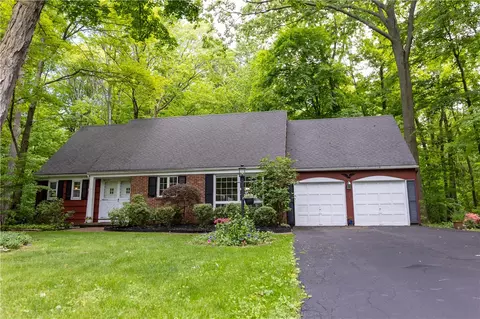618 Shady Glen Cir, Webster, NY 14580