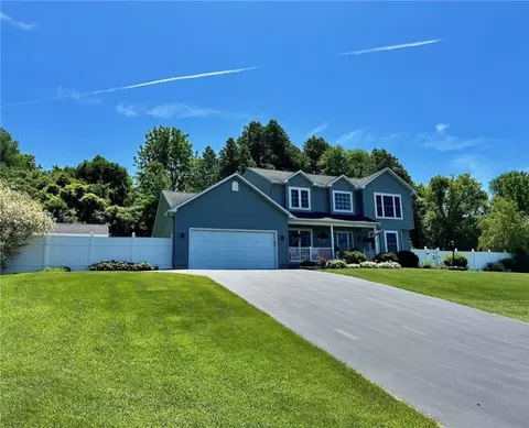 10 Rosewood Dr, Fleming, NY 13021