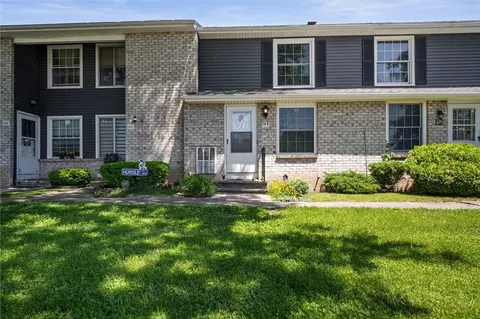 144 Parkwood Ln, Parma, NY 14468