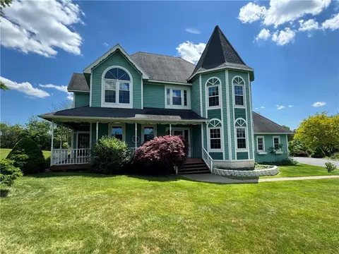 3690 Timberline Dr, Canandaigua, NY 14424