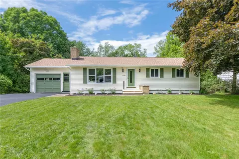 470 Sun Hill Ln, Webster, NY 14580