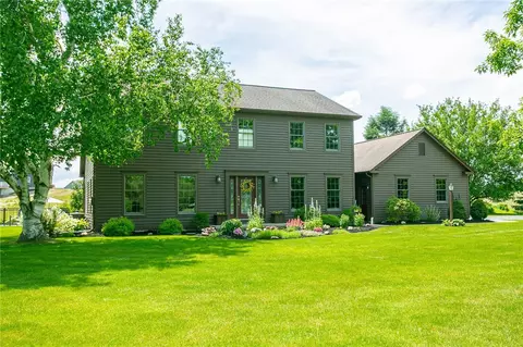 102 Hopper Hls, Mendon, NY 14506