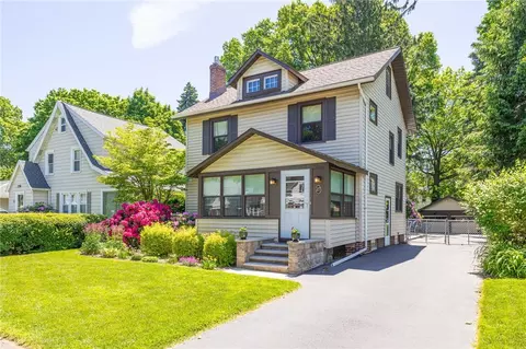 27 Wyndale Rd, Irondequoit, NY 14617
