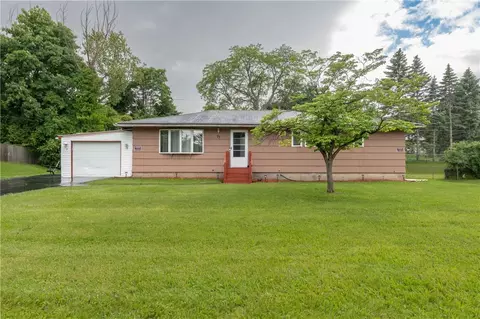77 Dikeman Rd, Pittsford, NY 14534