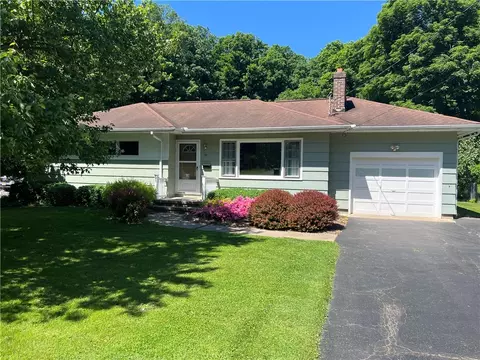 33 Hubbard Dr, Chili, NY 14514