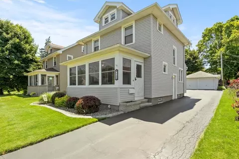 135 Gilbert Dr, Irondequoit, NY 14609 photo 3