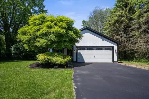 1017 Heritage Park Dr, Webster, NY 14580