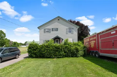61 Geneva St, Lyons, NY 14489 photo 2
