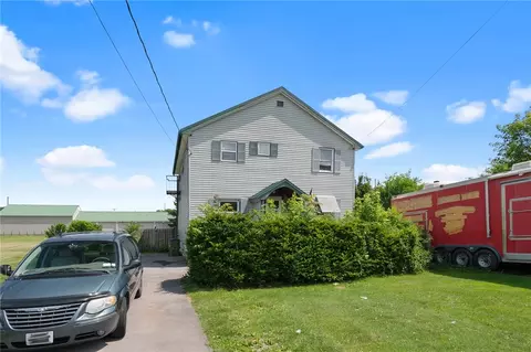 61 Geneva St, Lyons, NY 14489