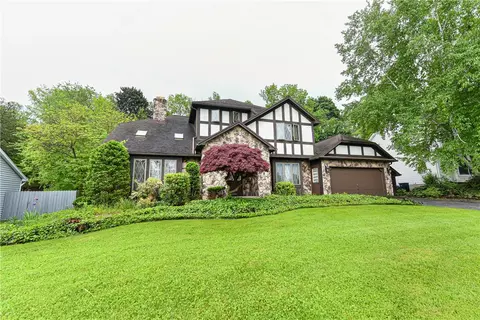 189 Weiland Woods Ln, Greece, NY 14626