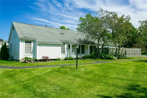 191 S Estate Dr, Webster, NY 14580