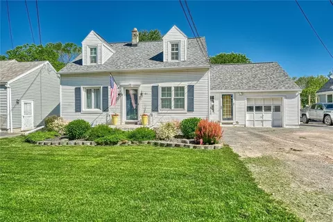 61 E Manitou Rd, Greece, NY 14612