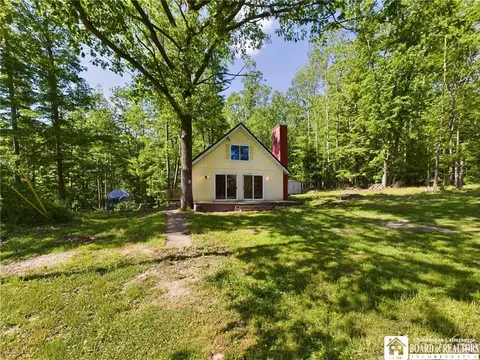 1156 Flanigan Rd, Hinsdale, NY 14743