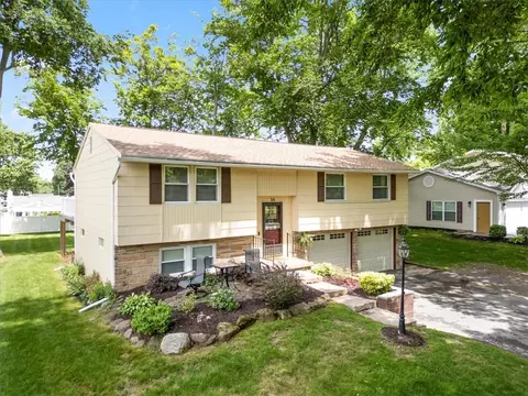 54 Clearview Dr, Ogden, NY 14559