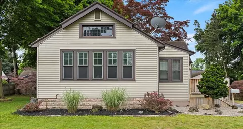 153 Seneca Rd, Irondequoit, NY 14622