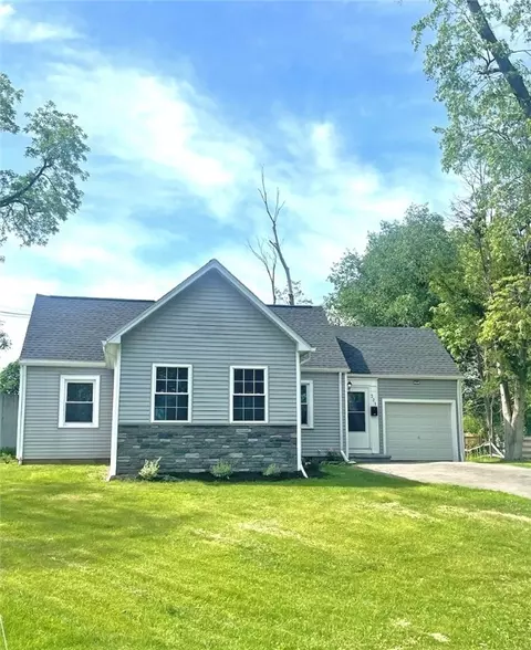321 Sunset Ct, Rochester, NY 14618