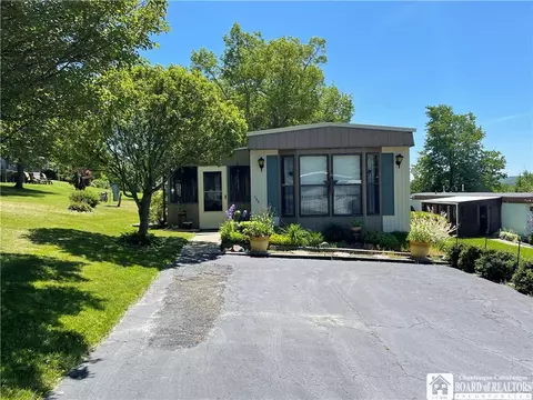 139 7th Greenhurst Village Dr, Ellery, NY 14701