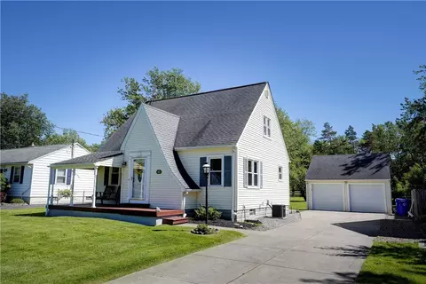 41 Norwood Dr, West Seneca, NY 14224